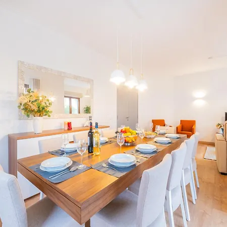 Modern 6 Bedroom Villa Portimao