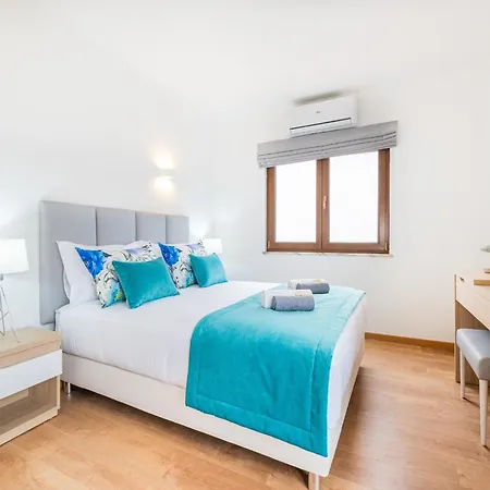 Villa In Portimao With Pool Near Beaches * Portimão